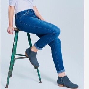 Seven7 Skinny Easy Distressed Jeans Size 6